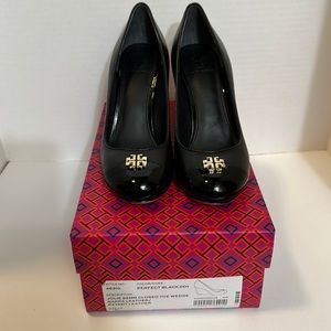 Tory Burch Jolie Lose Toe Wedge Nappa Leather/Patent Leather-Size 6 -Black